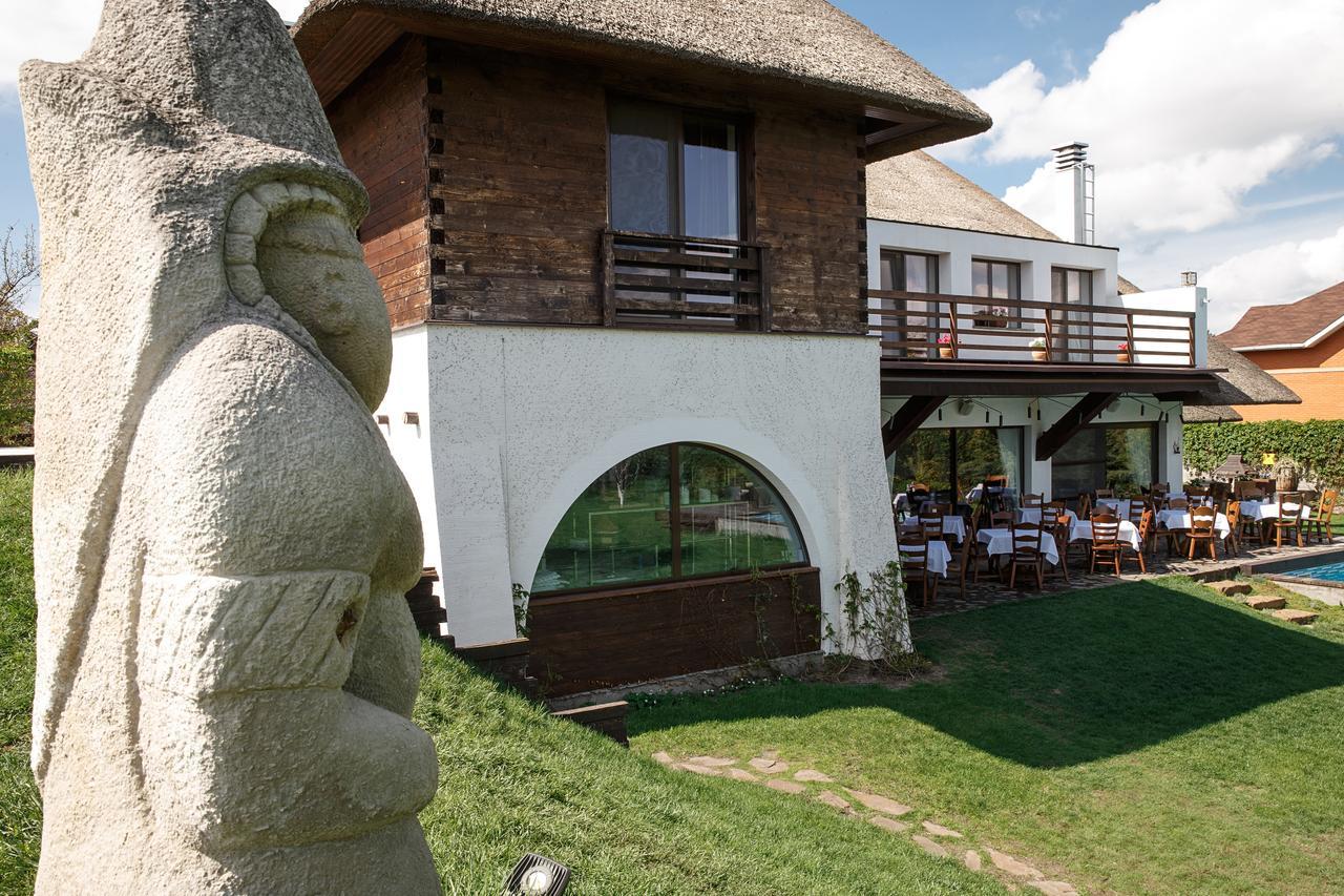 Gosteria Hata Podoprygora Obukhivka Buitenkant foto