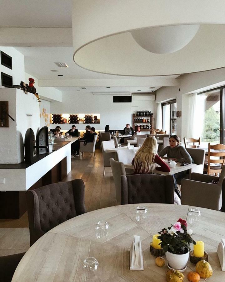Gosteria Hata Podoprygora Obukhivka Buitenkant foto