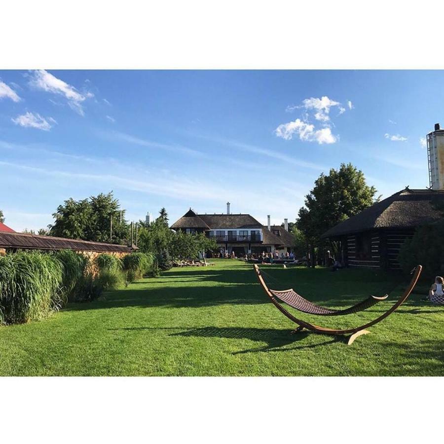 Gosteria Hata Podoprygora Obukhivka Buitenkant foto