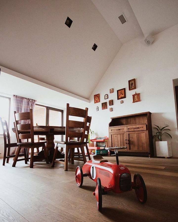 Gosteria Hata Podoprygora Obukhivka Buitenkant foto